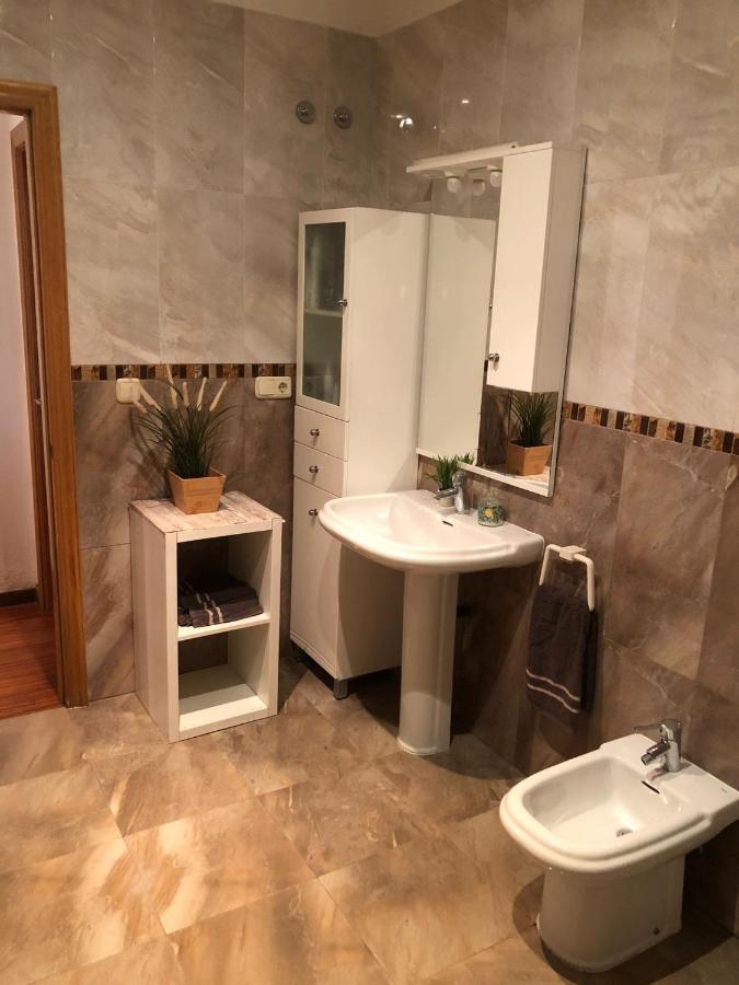 Vivienda Amplia Y Luminosa A Escasos Metros De La Playa De Cangas. Zewnętrze zdjęcie