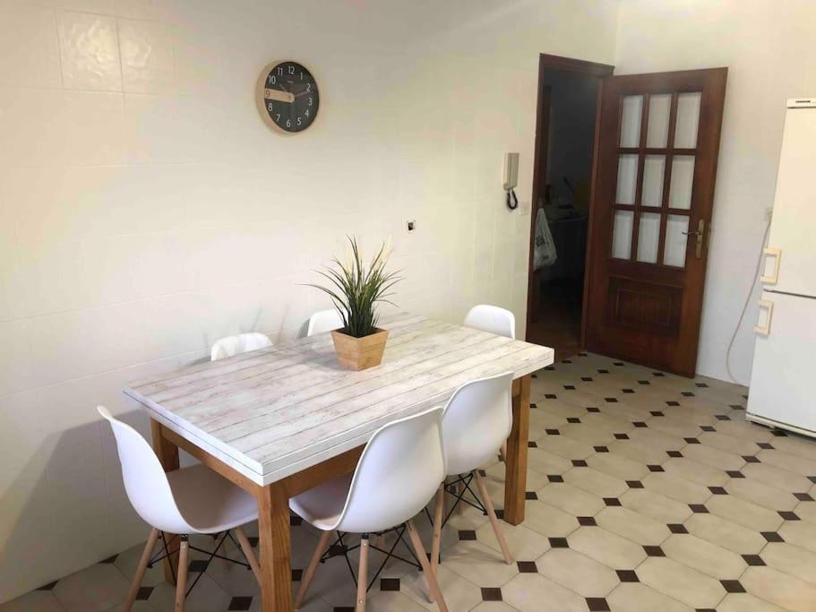Vivienda Amplia Y Luminosa A Escasos Metros De La Playa De Cangas. Zewnętrze zdjęcie